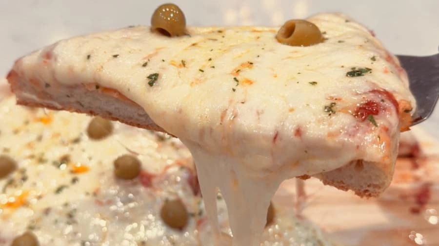 Why Genuine Weight and Thick Crust Redefine the Ultimate Slice