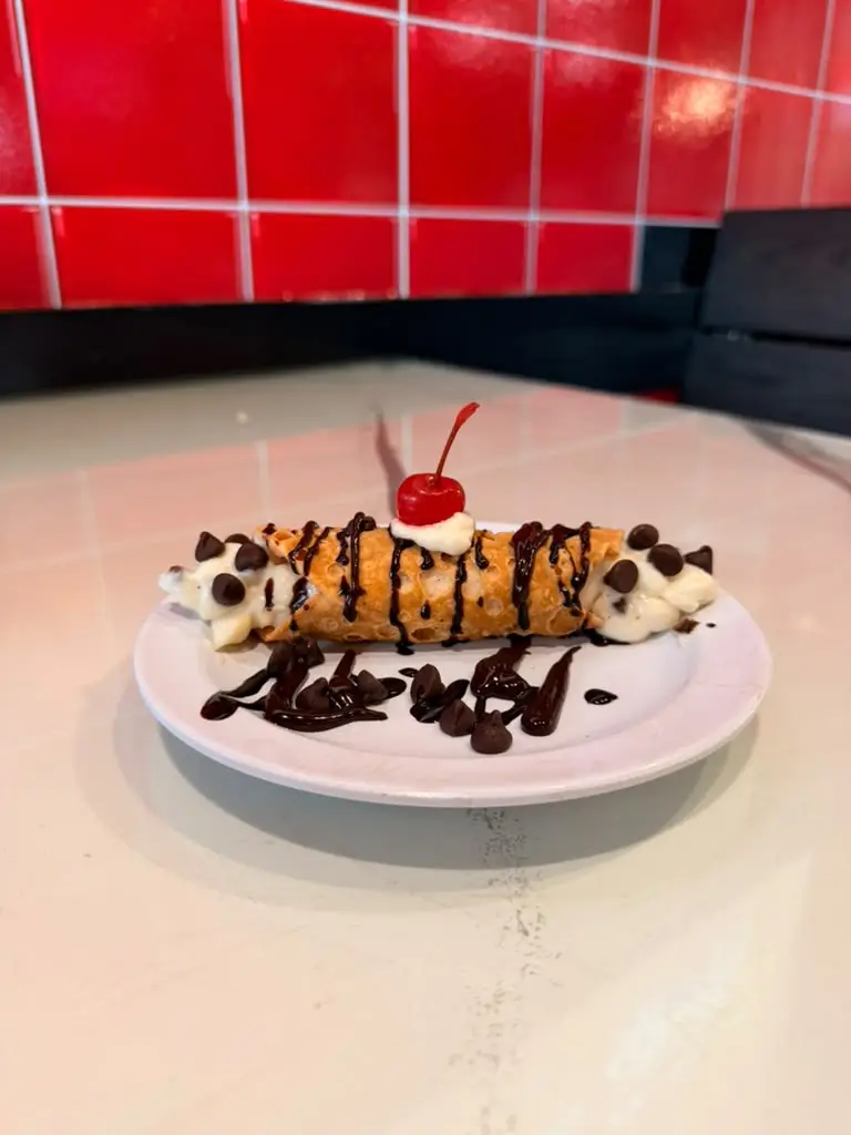 Dulce de Leche Cannoli